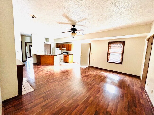 Foto del edificio - 704 W 15th Street