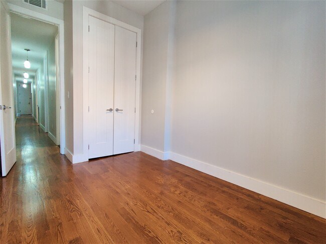 Foto del edificio - 1297 St Johns Pl