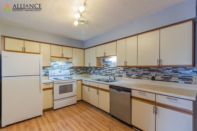 Foto del edificio - Recently Updated!