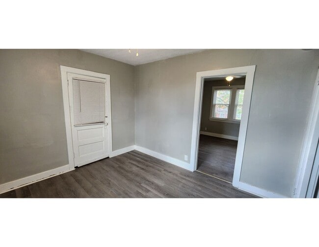 Building Photo - Alice St Triplex