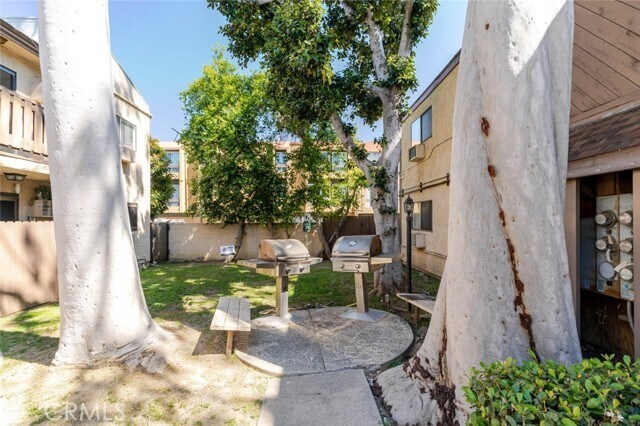 Foto del edificio - 17900 Sherman Way