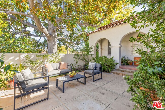 Building Photo - 463 S Rodeo Dr