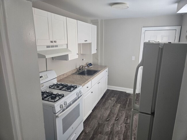 Building Photo - 3 Bedroom townhouse in Wilmington