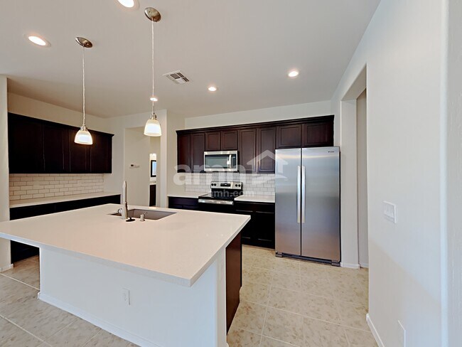 Foto del edificio - 18423 W Getty Dr