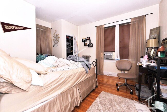 Building Photo - 9/1 No Fee! Updated Egmont St 3BR w/large bedrooms, heat inc!