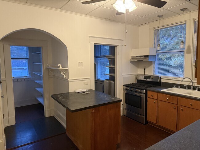 Foto del edificio - 1401 W Laburnum Ave