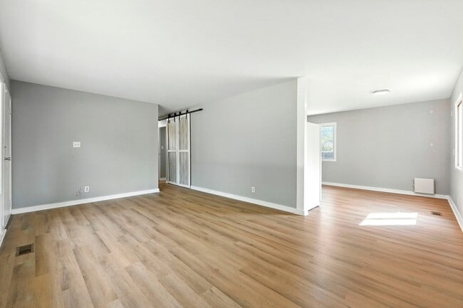 Building Photo - 3 bedroom home!