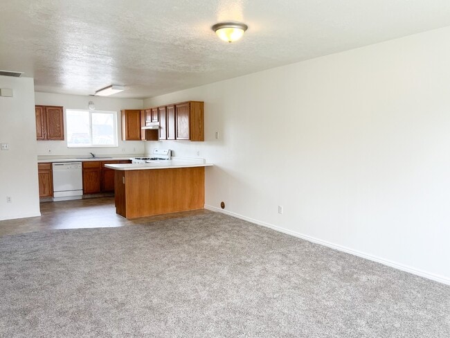 Foto del edificio - 12 Fairway Ln