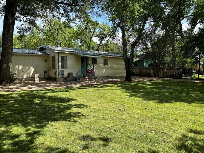 Foto del edificio - 6004 Woodview Ave