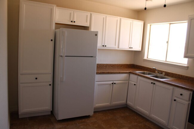 Building Photo - 5656 Sun Valley Dr