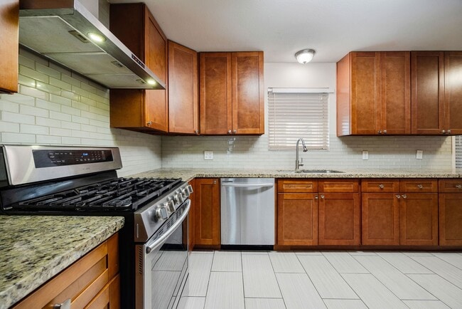 Building Photo - 5554 Beechnut St