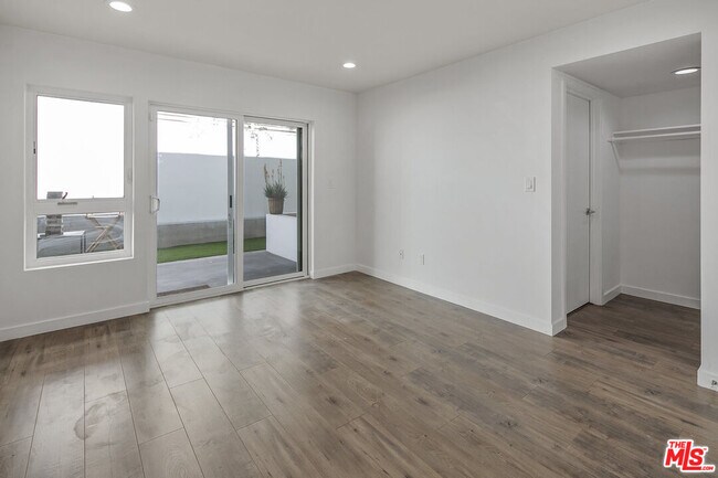 Foto del edificio - 6611 Leland Way