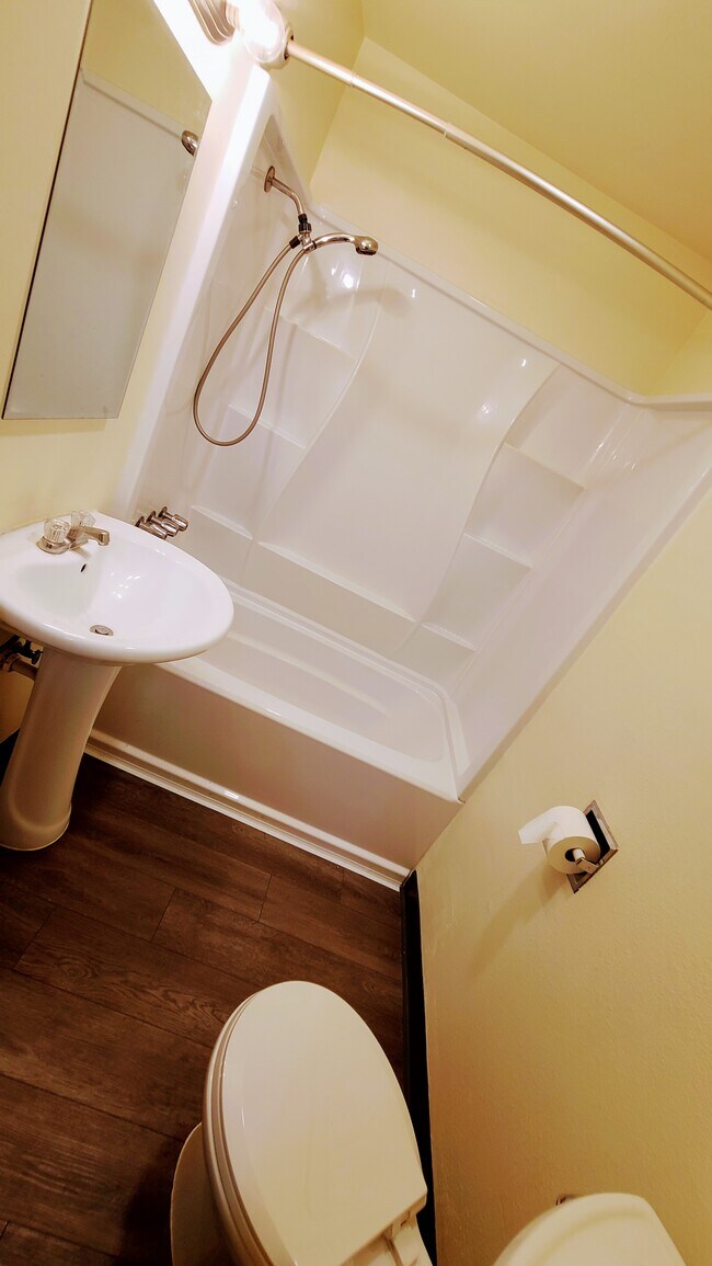 2428 White Ave Unit A, Klamath Falls, OR 97601 Apartments in Klamath