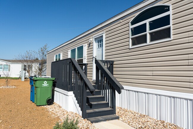 Building Photo - 132 Ponderosa Way