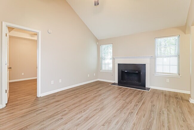 Foto del edificio - 540 Cherry Branch Ln