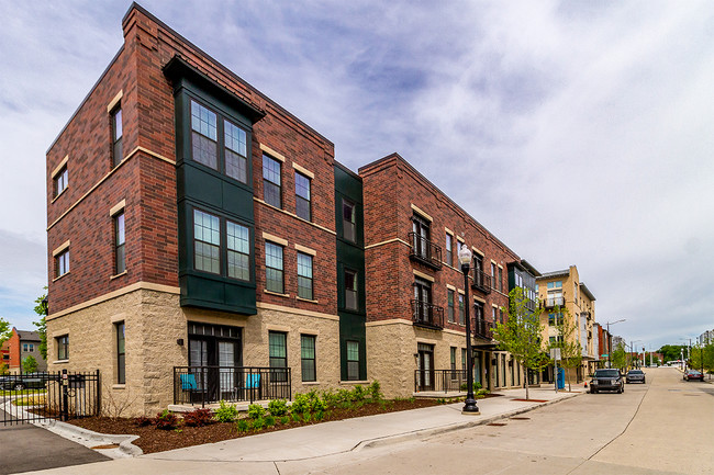 Building Photo - Orleans Landing