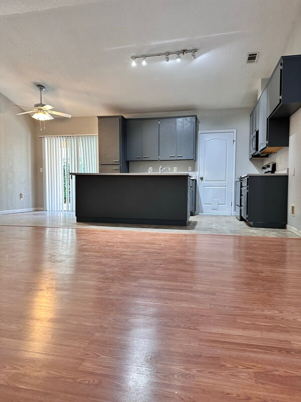 Foto del edificio - 2218 Clipper Ln