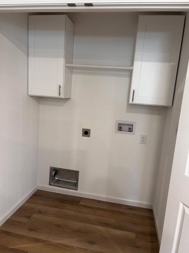 Foto del edificio - Charming 3-Bedroom House on Stallings Rd w...