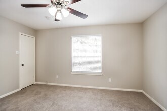 Building Photo - 6923 Echo Pines Dr