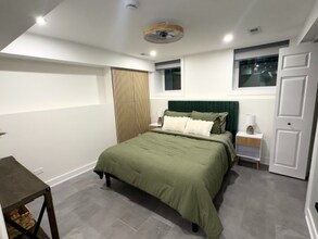 Building Photo - 1529 N Maplewood Ave