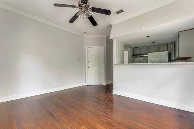 Building Photo - 210 S Rosemont Ave
