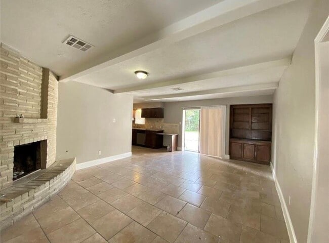 Building Photo - 318 N Forest Blvd