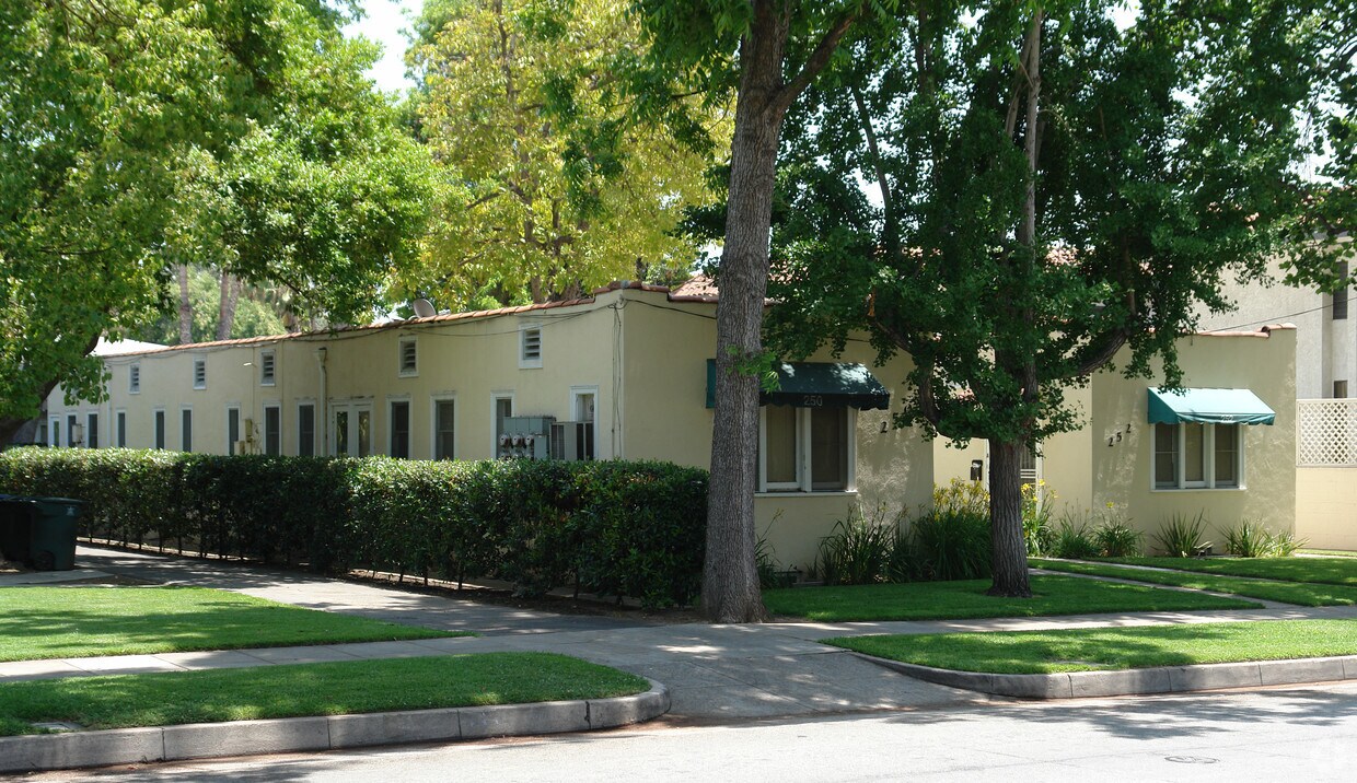 Building Photo - 250-252 S Catalina Ave