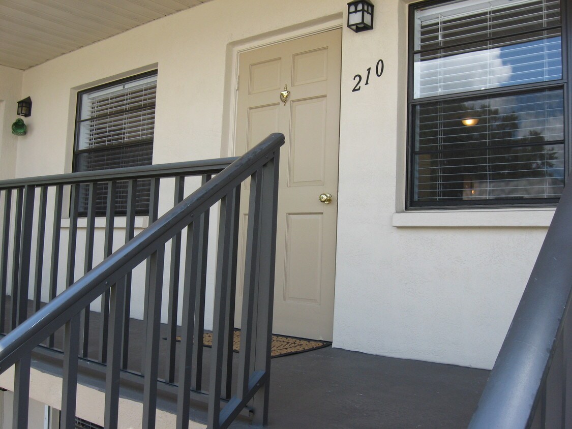 Exterior View - 5967 Terrace Park Dr N