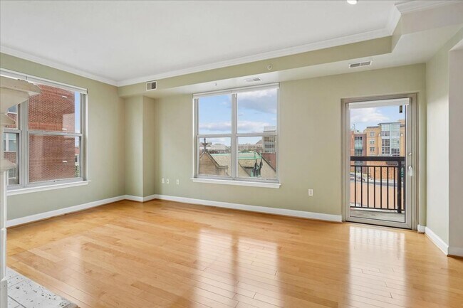 Foto del edificio - Fabulous, Corner 2BR, 2BA with Reserved Garage Parking Between Dupont and Logan Circle!!
