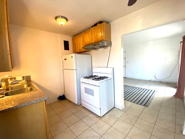 Kitchen - 1938 Johnston St