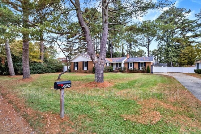 Foto del edificio - 5524 Briarwood Ln
