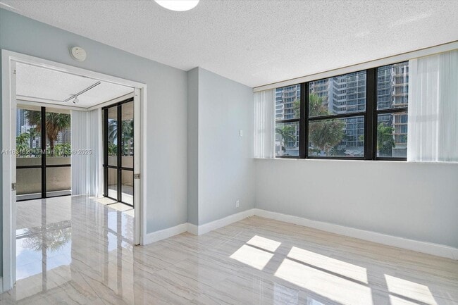 Building Photo - 2049 S Ocean Dr