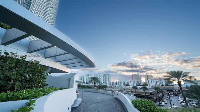 Foto del edificio - 17001 Collins Ave