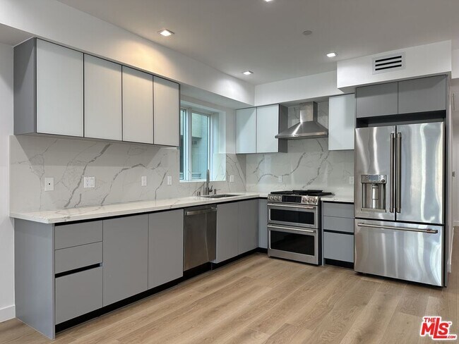 Foto del edificio - 9842 Vidor Dr