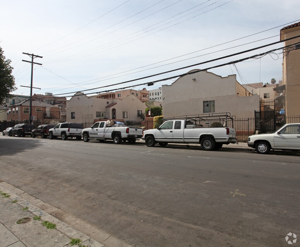 Building Photo - 441-449 3/4 S Burlington Ave