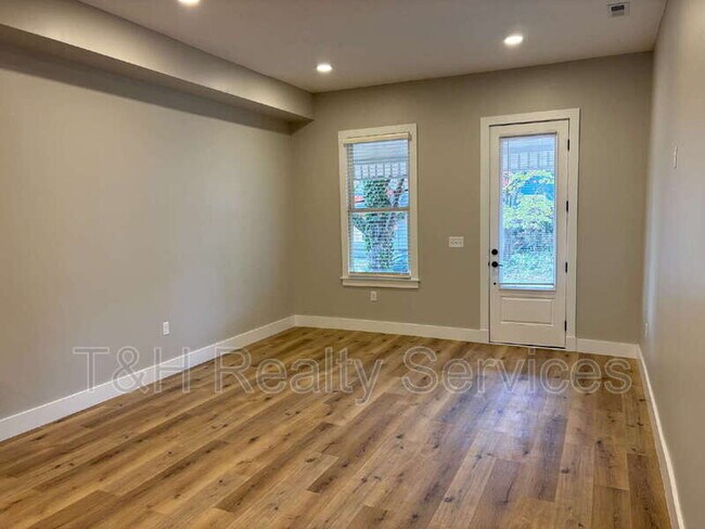 Building Photo - 529 N Highland Ave