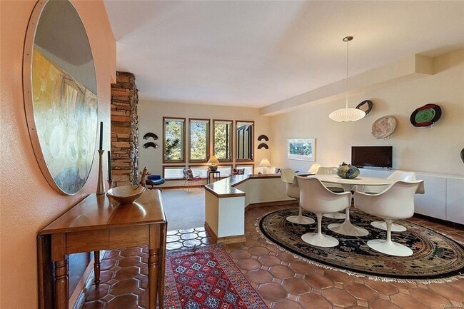Building Photo - Executive 2BR/3BA Condo with Mountain View...