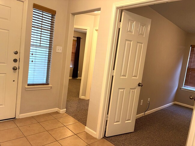 Building Photo - 3418 Cypress Landing Ct