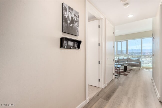 Building Photo - 4575 Dean Martin Dr