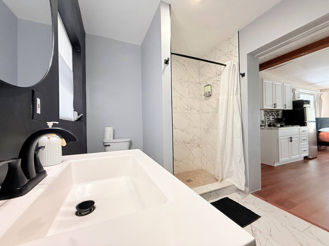 Foto principal - 904 15th St NE