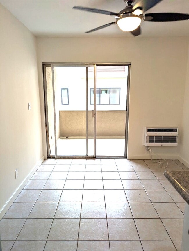 Building Photo - 1533 Hi Point St