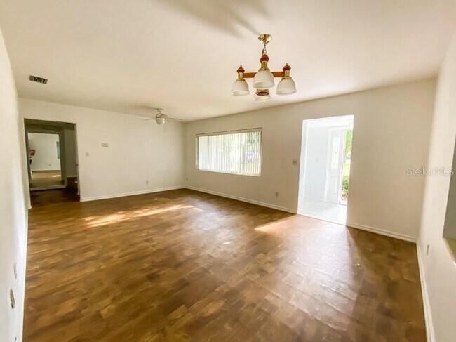 Foto del edificio - 151 S Triplet Lake Dr