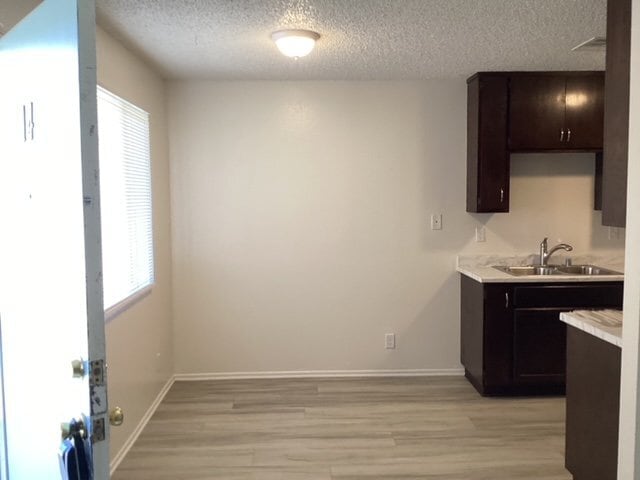 Building Photo - "Charming 1-Bedroom Retreat with 800 Sq Ft of Comfort in Lancaster!"