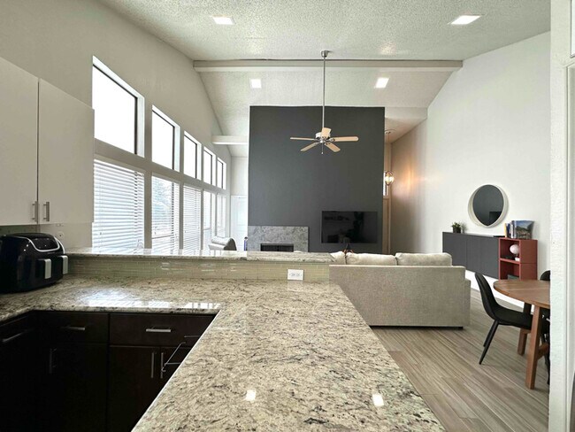 Foto del edificio - 5705 Marvin Loving Dr