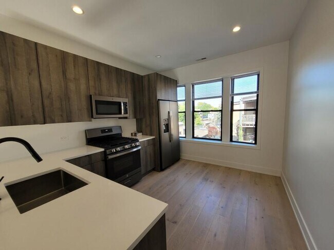 Foto del edificio - 2 bedroom in Chicago IL 60660