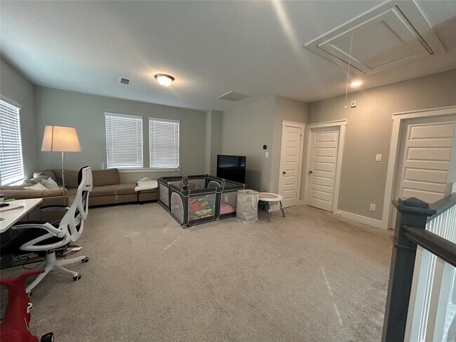 Foto del edificio - 17010 Canosa Dr