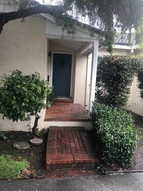 Building Photo - 1121 Paloma Ave