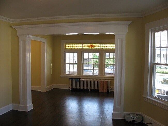 1st floor apt- LR - 450 Davidson St