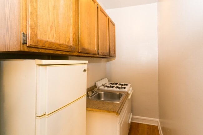 Building Photo - 2832 N Burling St