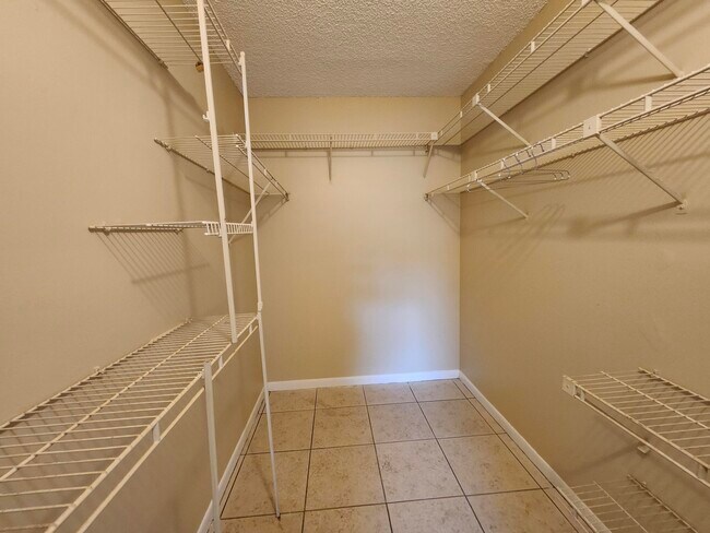 Building Photo - 545 Trace Cir